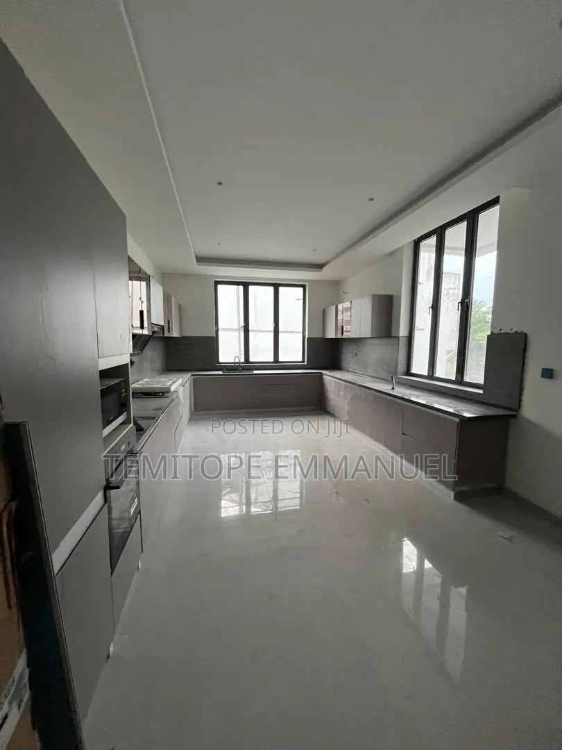 Furnished 5bdrm House in Banana Island for sale