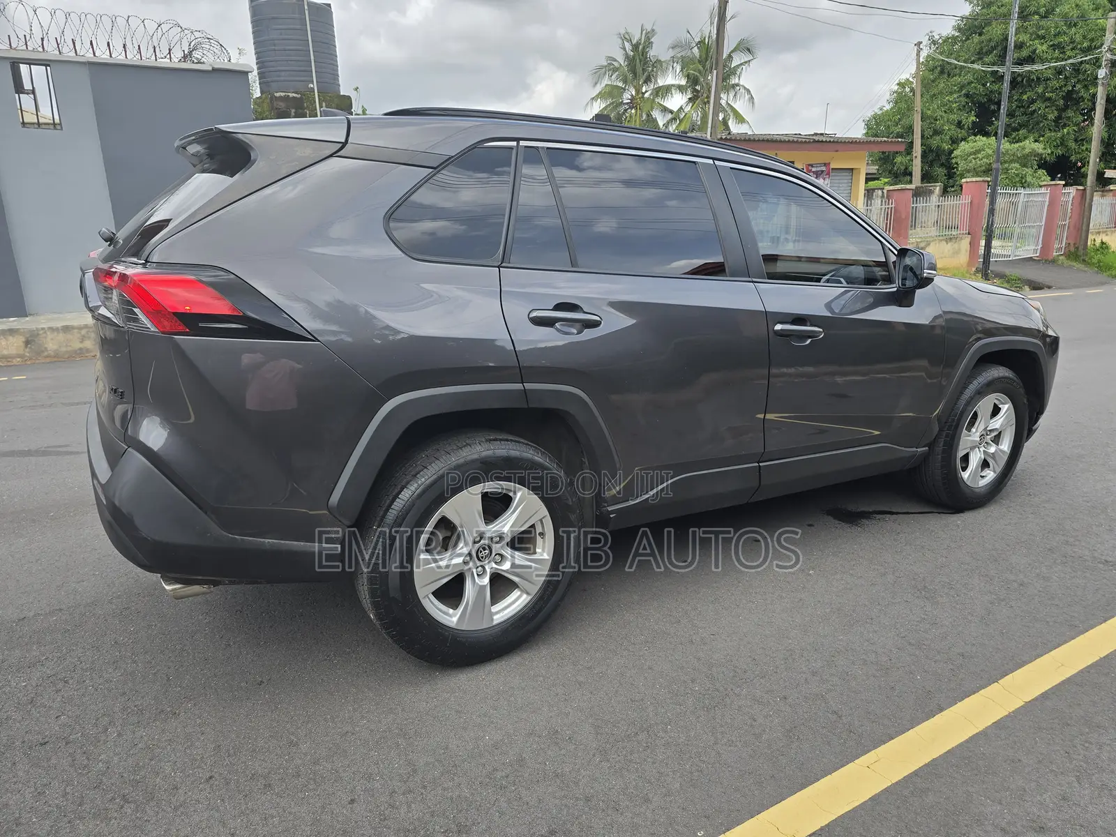 Toyota RAV4 XLE FWD 2020 Gray