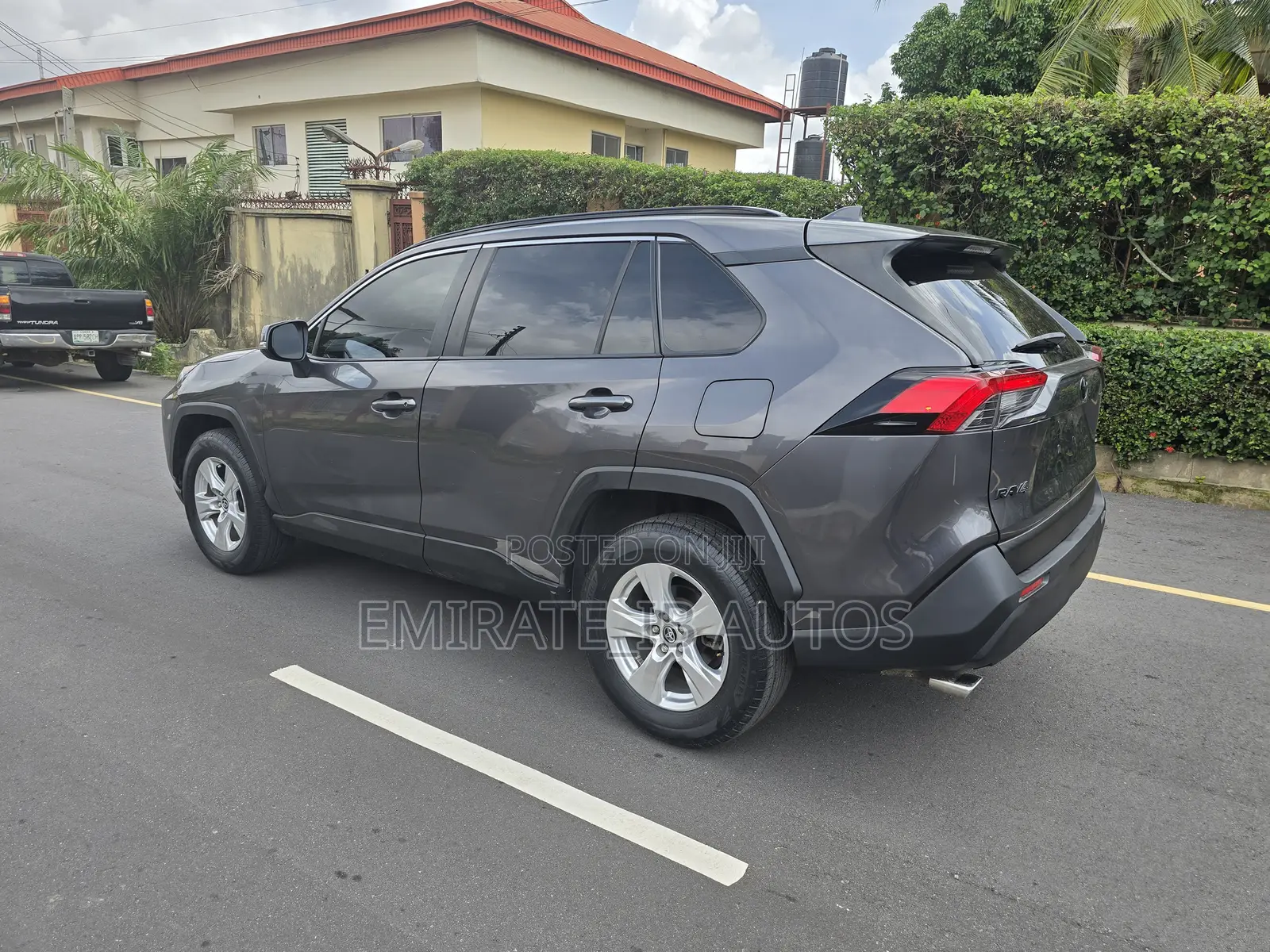 Toyota RAV4 XLE FWD 2020 Gray