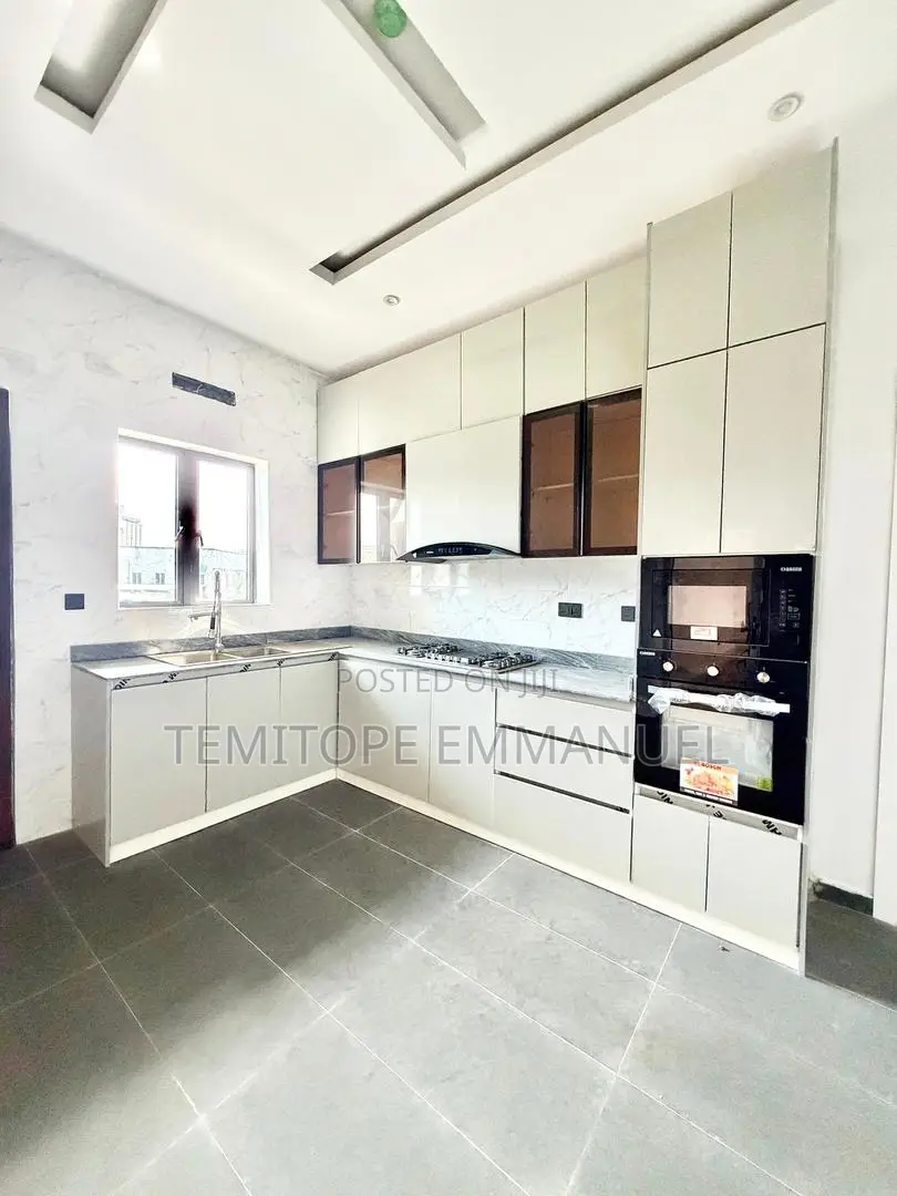 Furnished 3bdrm Apartment in Victoria Island for sale