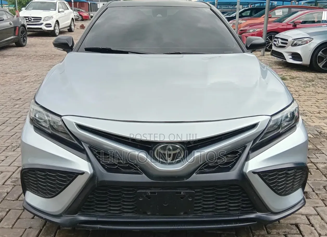 Toyota Camry SE Nightshade 2022 Silver