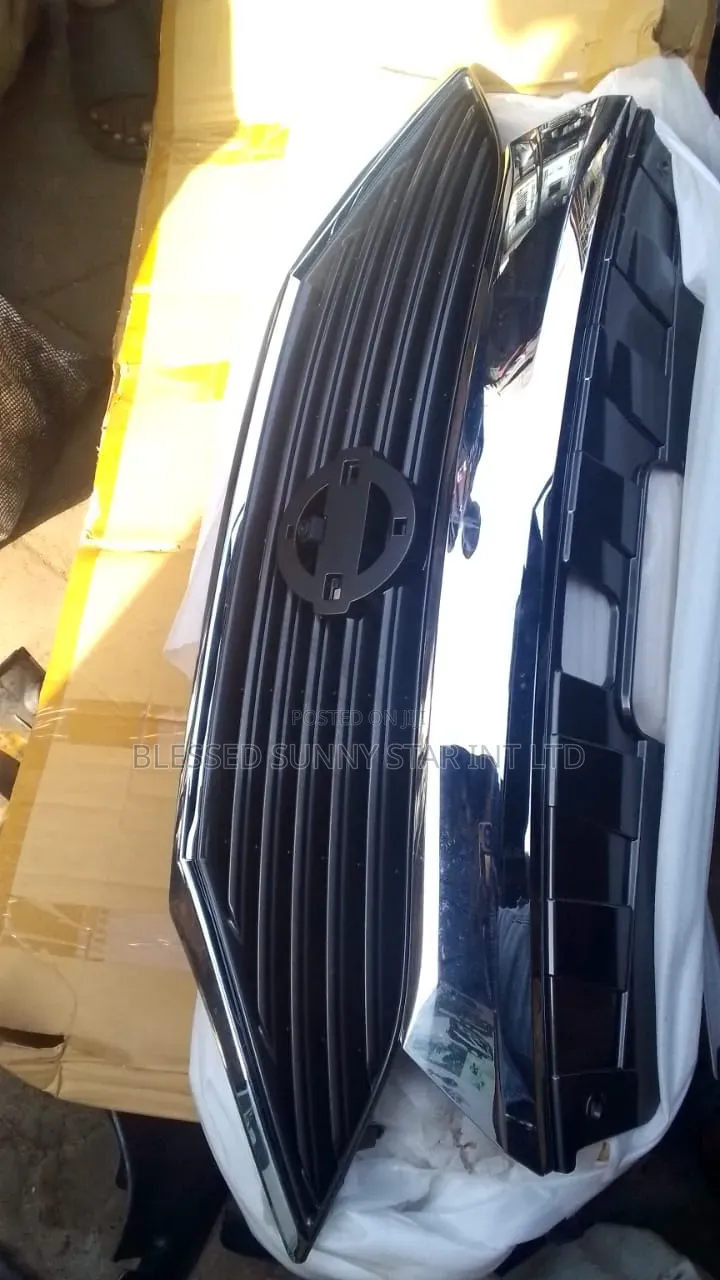Front Grille Nissan Quest 2016