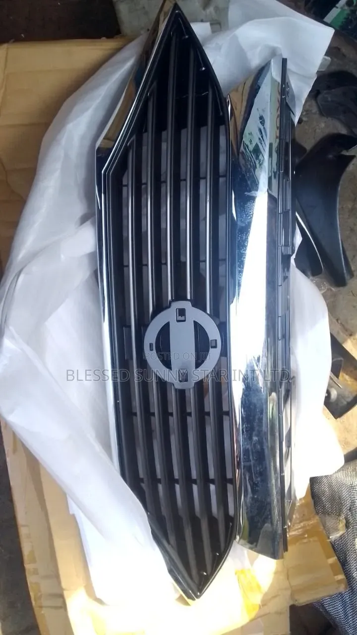 Front Grille Nissan Quest 2016