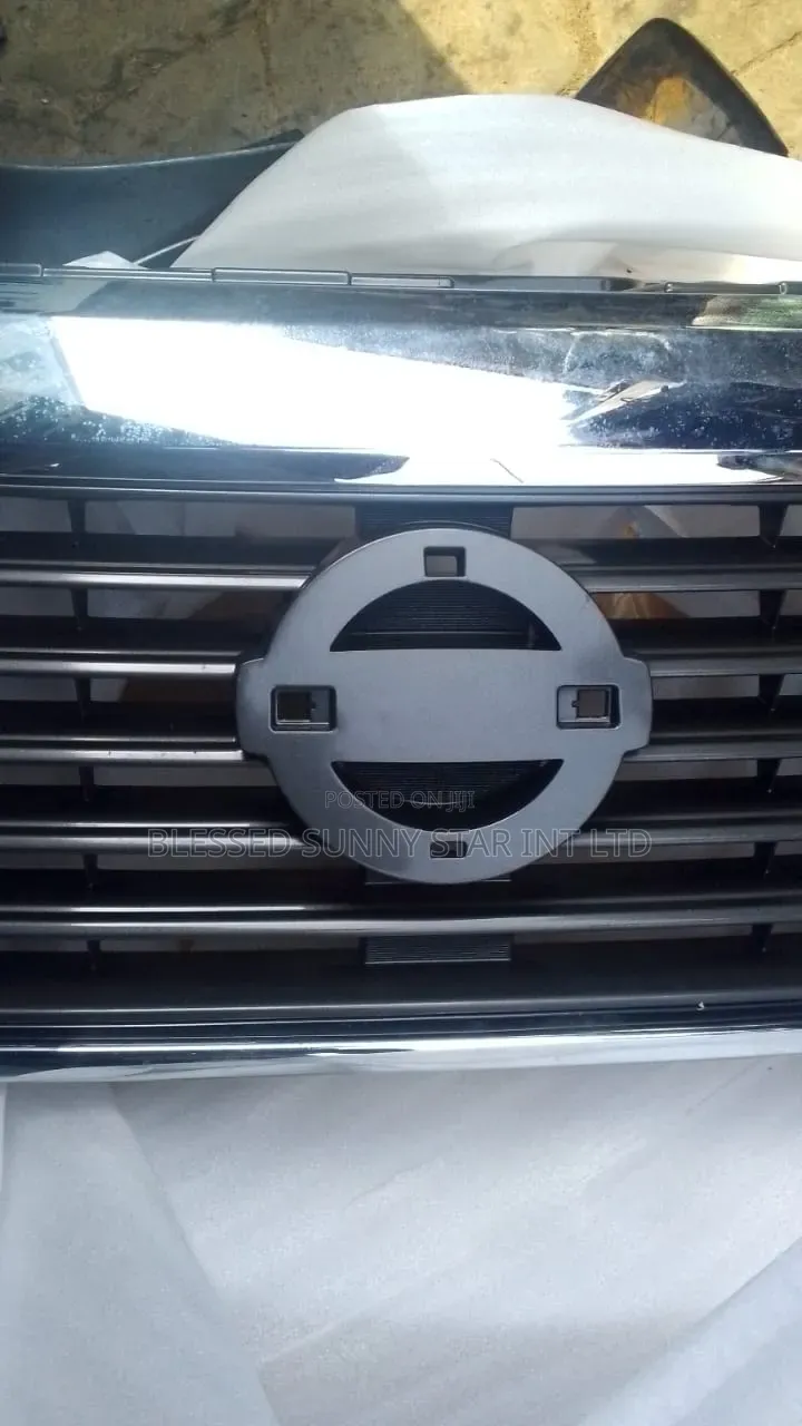 Front Grille Nissan Quest 2016