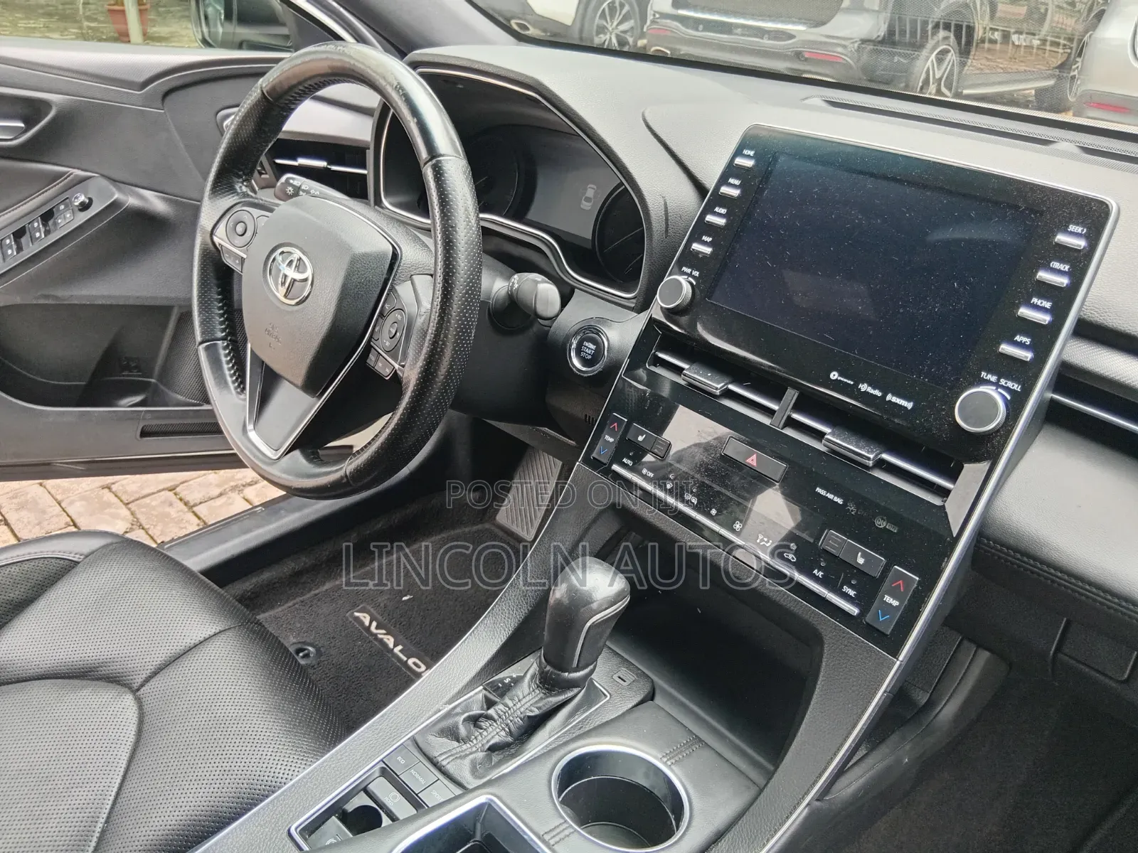 Toyota Avalon XSE Nightshade 2021 Off white