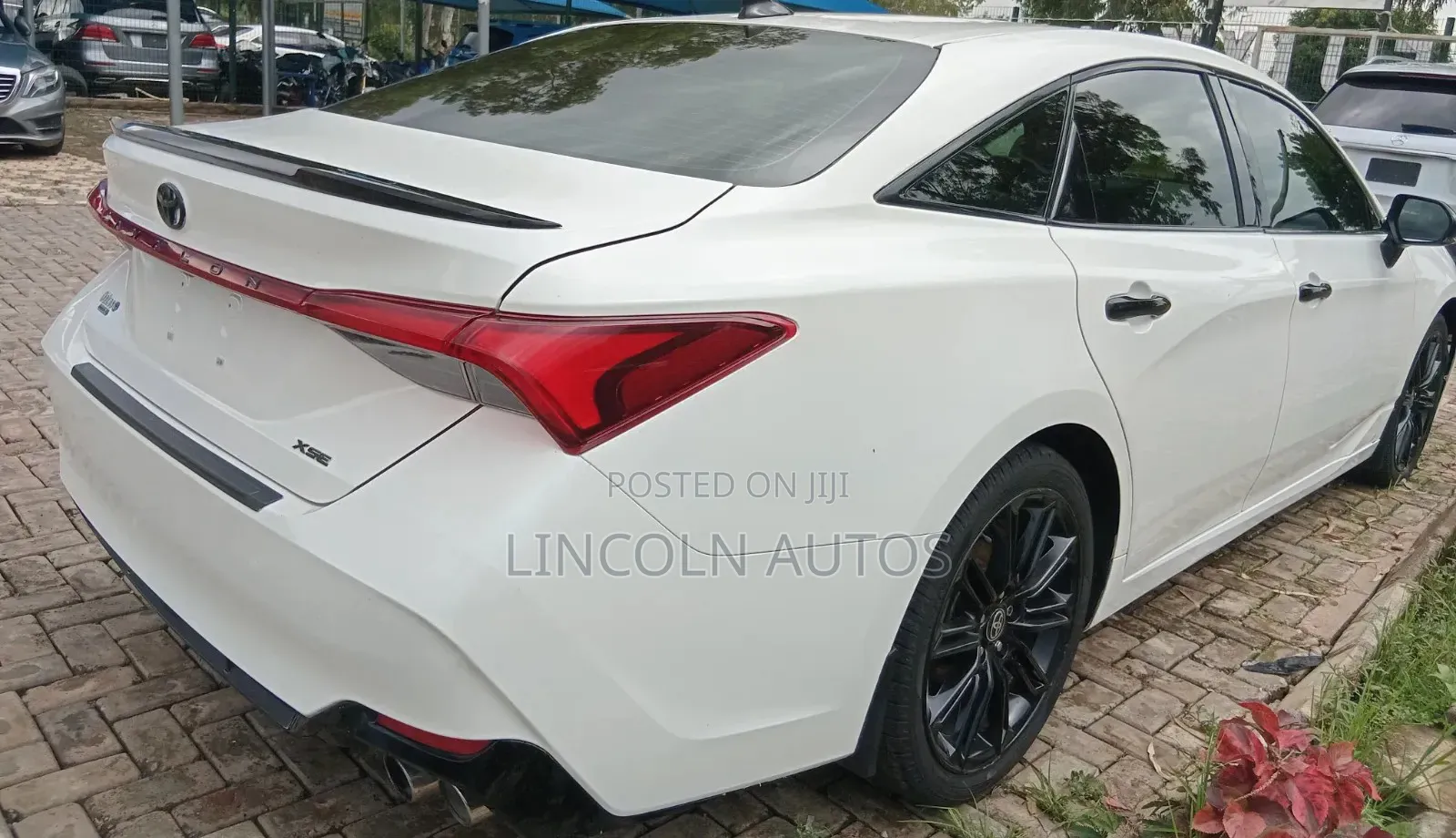 Toyota Avalon XSE Nightshade 2021 Off white