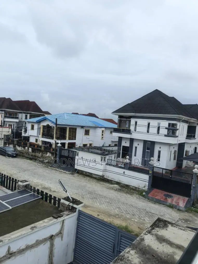 4bdrm Duplex in Thomas Estates for sale