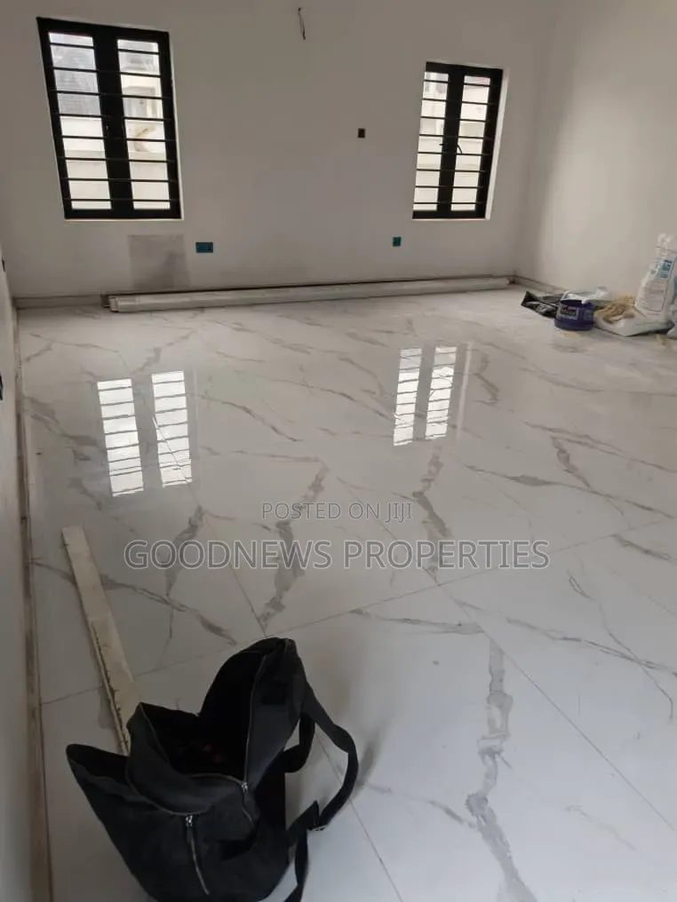 4bdrm Duplex in Thomas Estates for sale