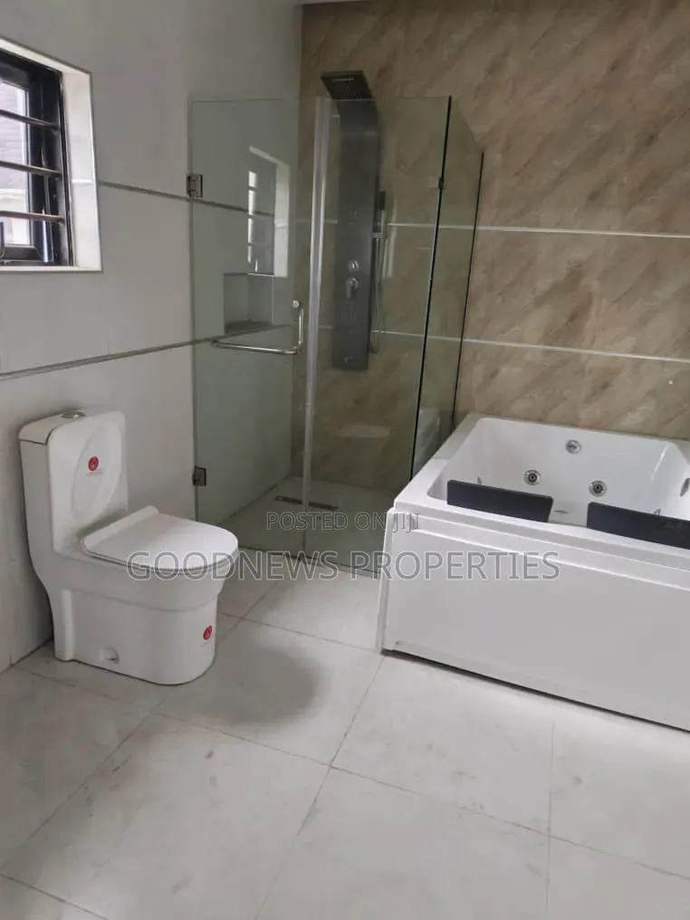 4bdrm Duplex in Thomas Estates for sale