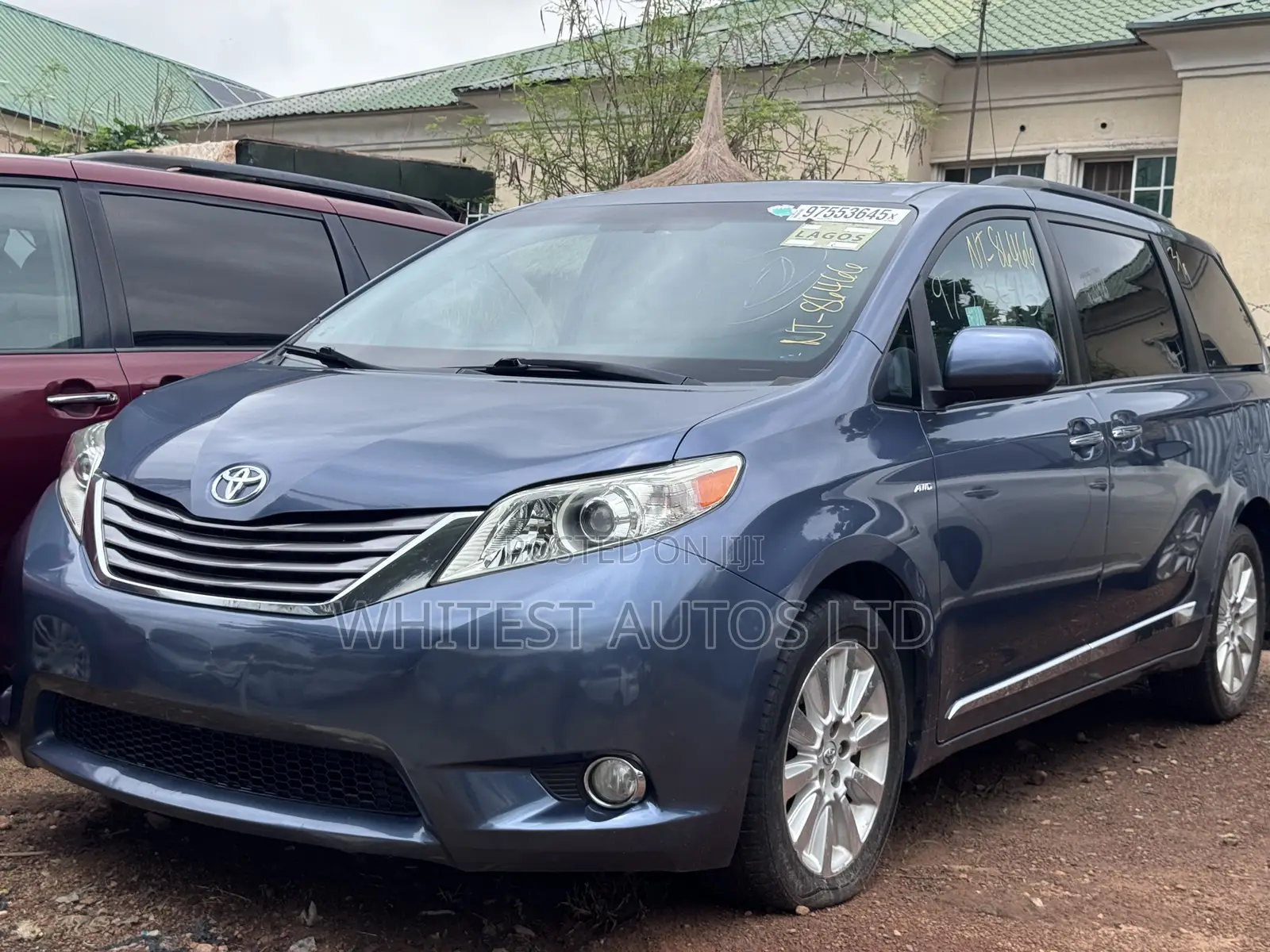Toyota Sienna XLE Premium 7 Passenger (3.5L 6cyl 6A) 2016 Blue