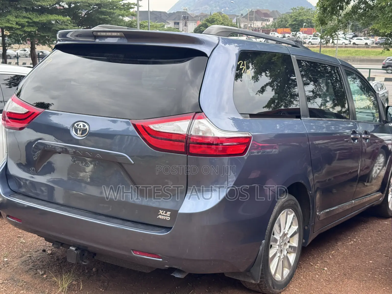 Toyota Sienna XLE Premium 7 Passenger (3.5L 6cyl 6A) 2016 Blue