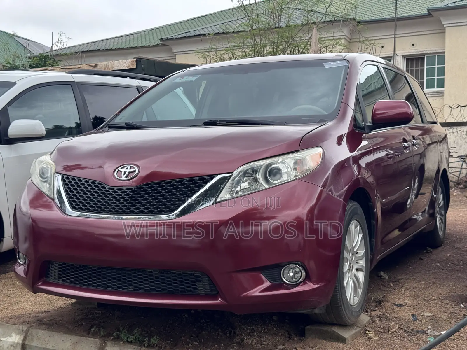 Toyota Sienna XLE 8-Passenger 4dr Minivan (3.5L 6cyl 6A) 2014 Burgundy