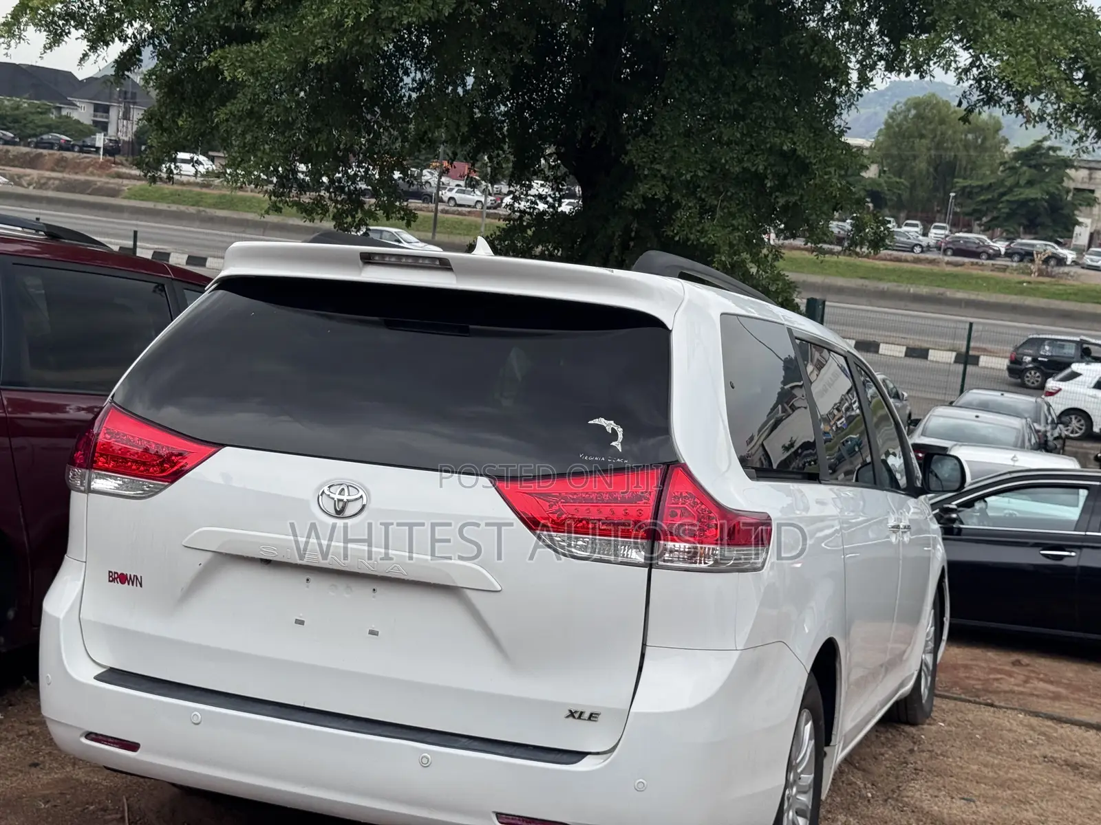 Toyota Sienna XLE 8 Passenger 2011 White