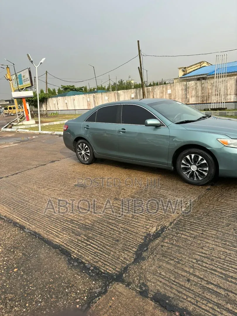 Toyota Camry LE 4dr Sedan (2.5L 4cyl 6AM) 2010 Green