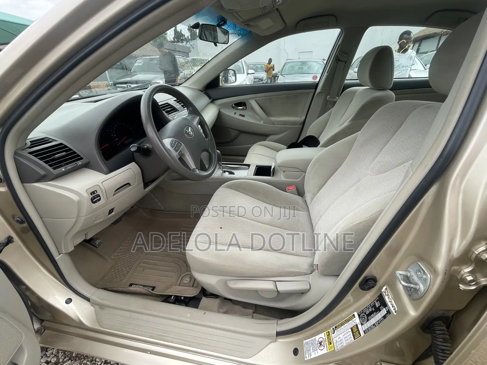 Toyota Camry LE 4dr Sedan (2.5L 4cyl 6A) 2011 Gold