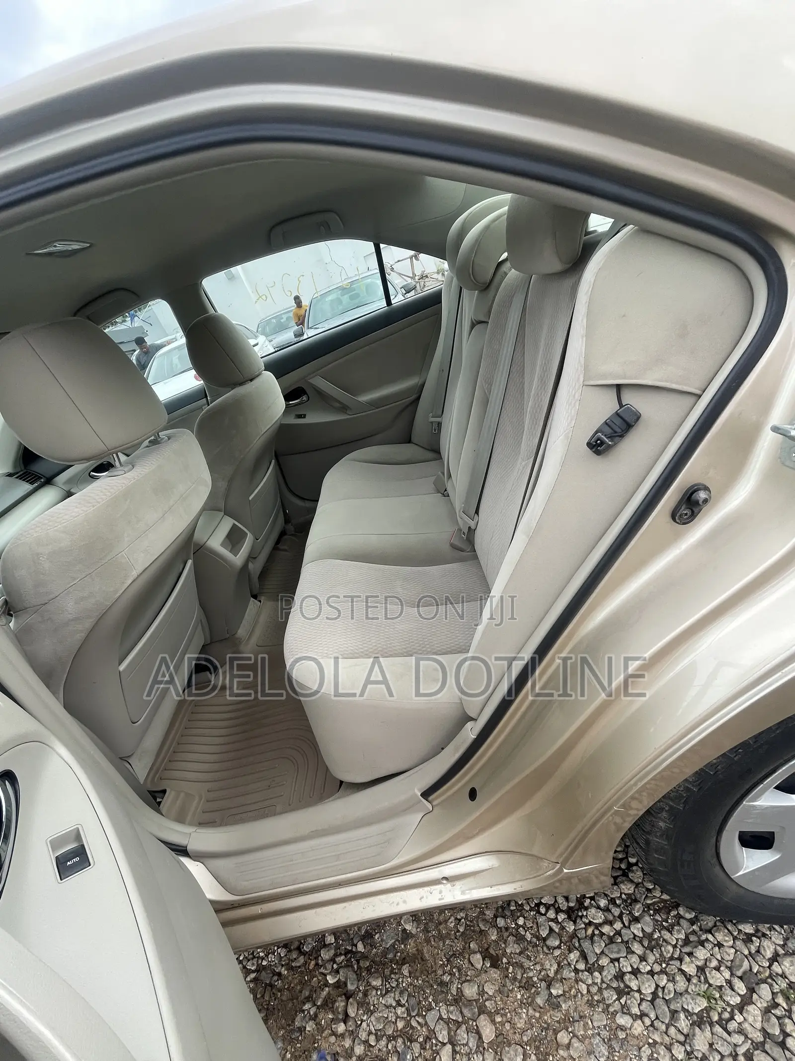 Toyota Camry LE 4dr Sedan (2.5L 4cyl 6A) 2011 Gold