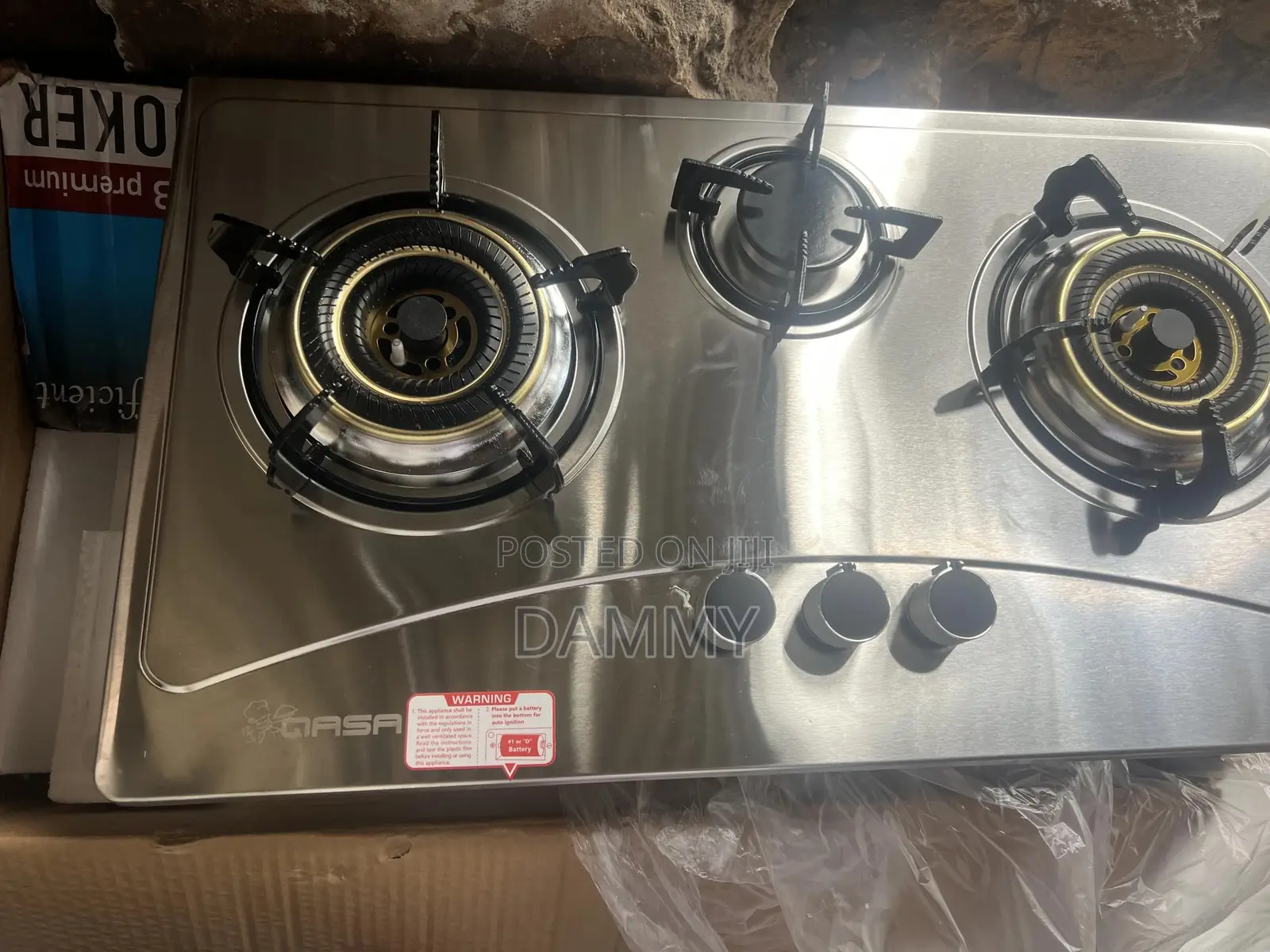 Qasa QGC-3b Premium 3-Burner Gas Cooker Made of Stainless Steel.