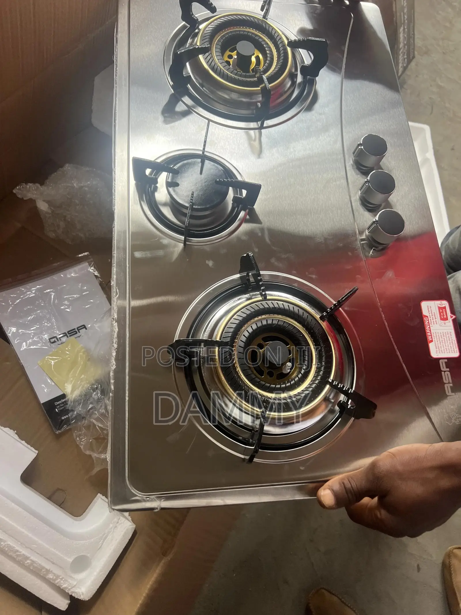 Qasa QGC-3b Premium 3-Burner Gas Cooker Made of Stainless Steel.