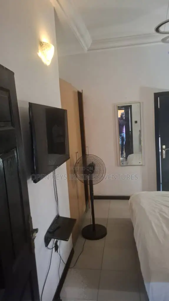 2bdrm Apartment in Derin Court, Sabo / Ibadan for sale