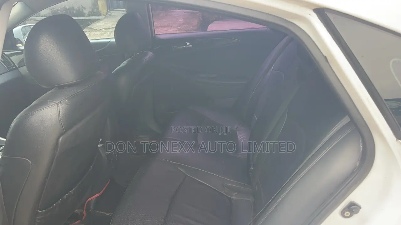 Hyundai Sonata Limited 2.0T Sedan (2.0L 4cyl 6A) 2012 White