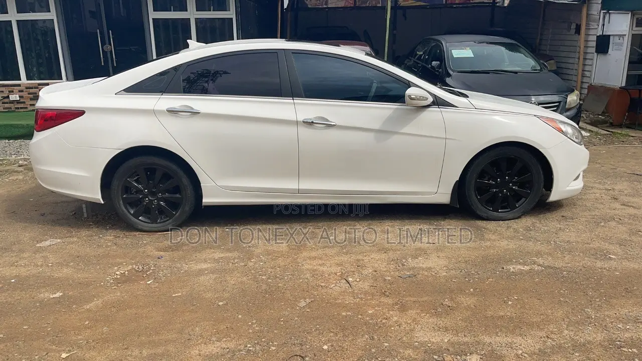 Hyundai Sonata Limited 2.0T Sedan (2.0L 4cyl 6A) 2012 White
