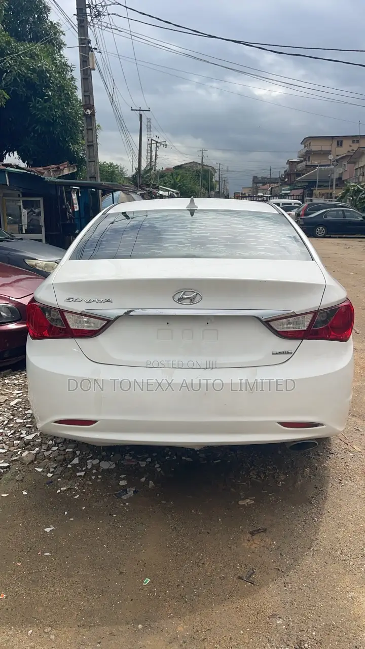 Hyundai Sonata Limited 2.0T Sedan (2.0L 4cyl 6A) 2012 White