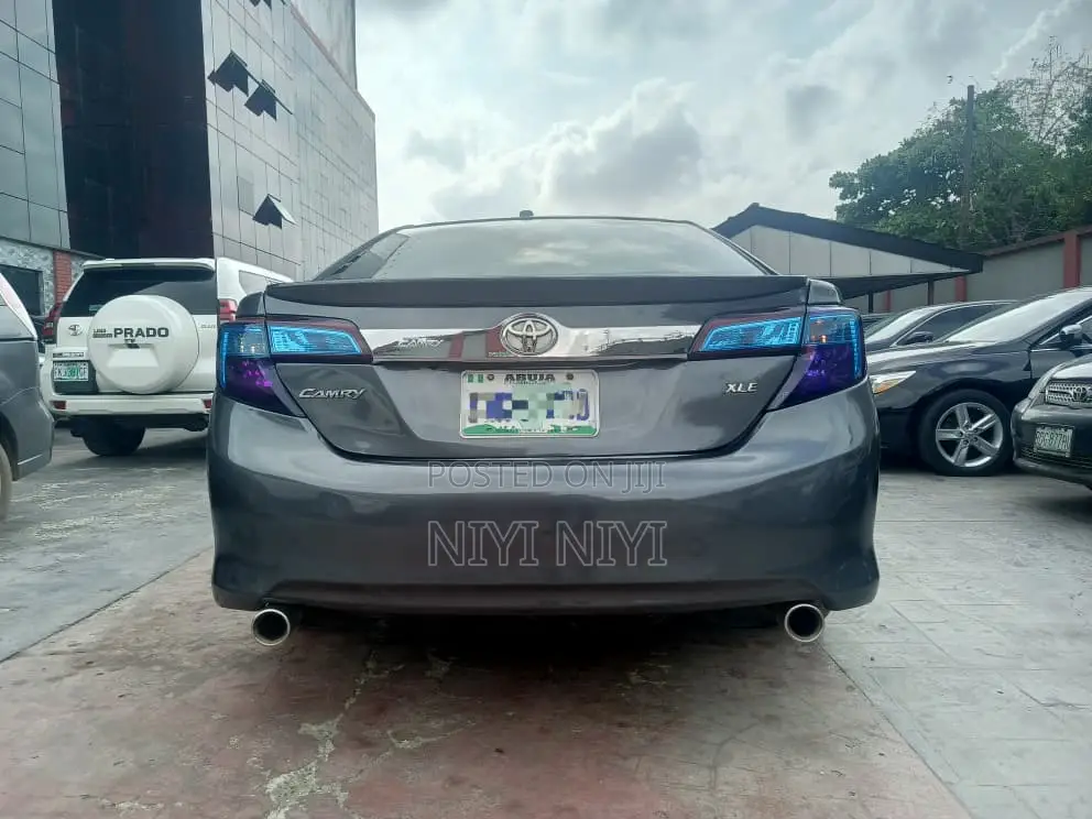 Toyota Camry XLE V6 4dr Sedan (3.5L 6cyl 6A) 2012 Gray