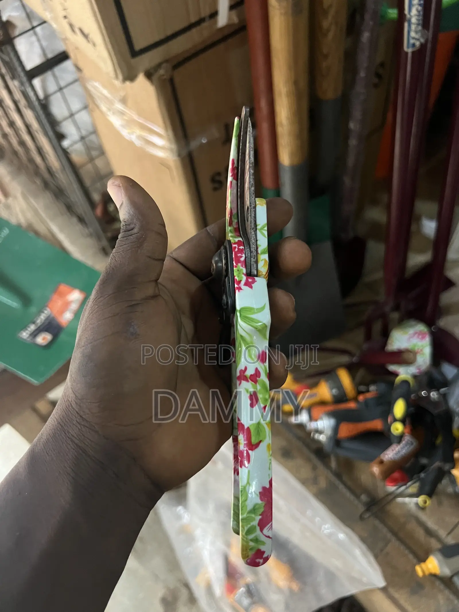 Heavy-Duty Handheld Tools for Gardening