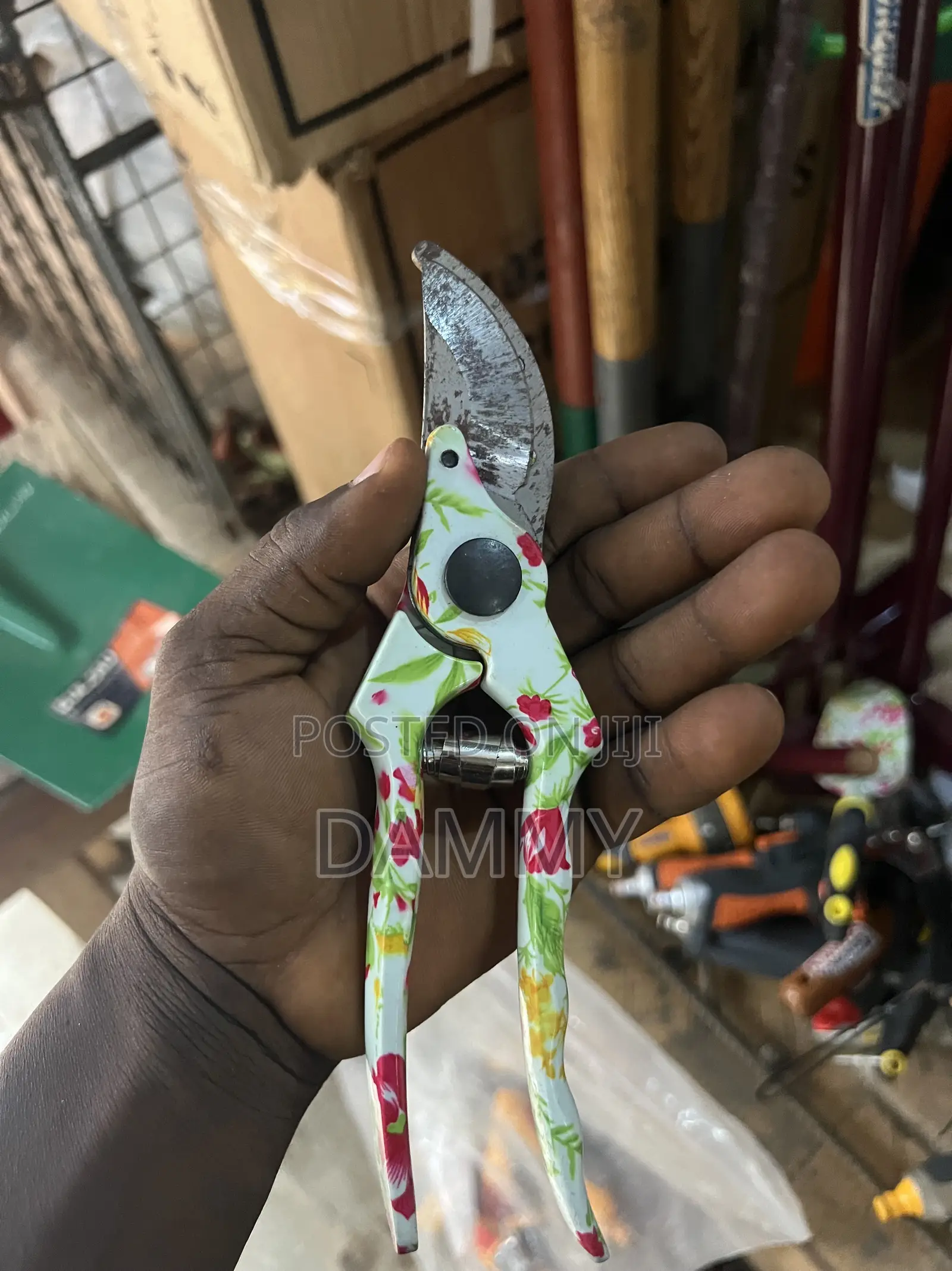 Heavy-Duty Handheld Tools for Gardening