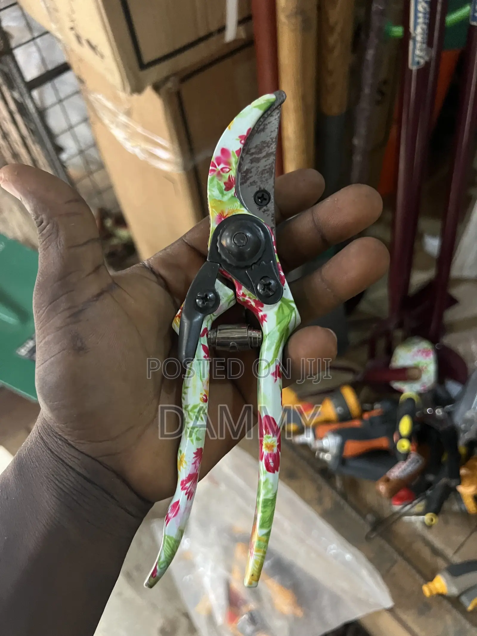 Heavy-Duty Handheld Tools for Gardening