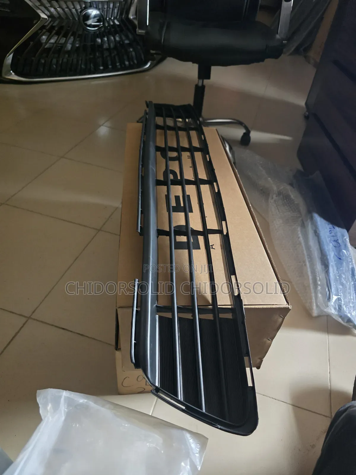Down Front Grill Corolla 2011
