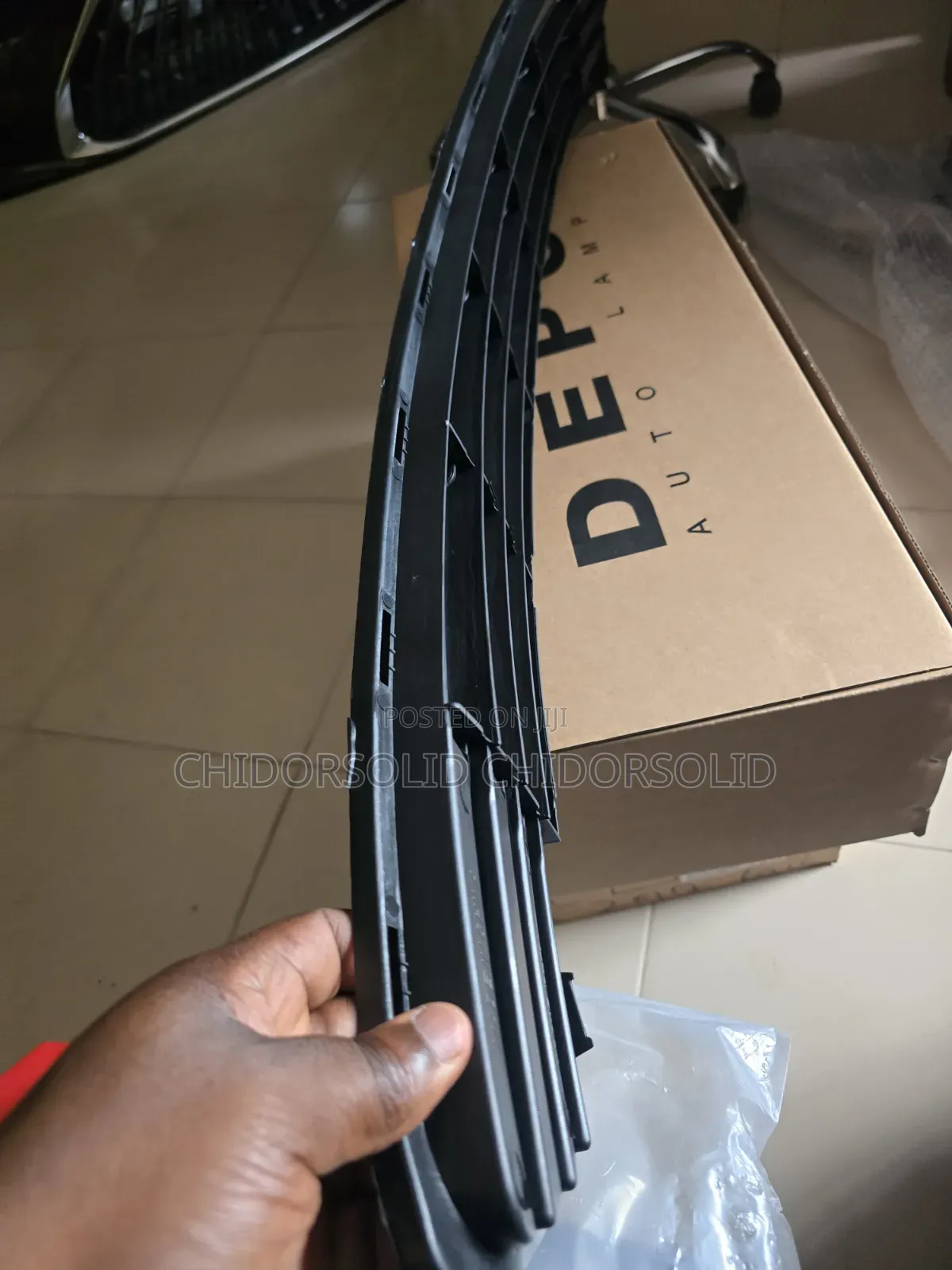 Down Front Grill Corolla 2011
