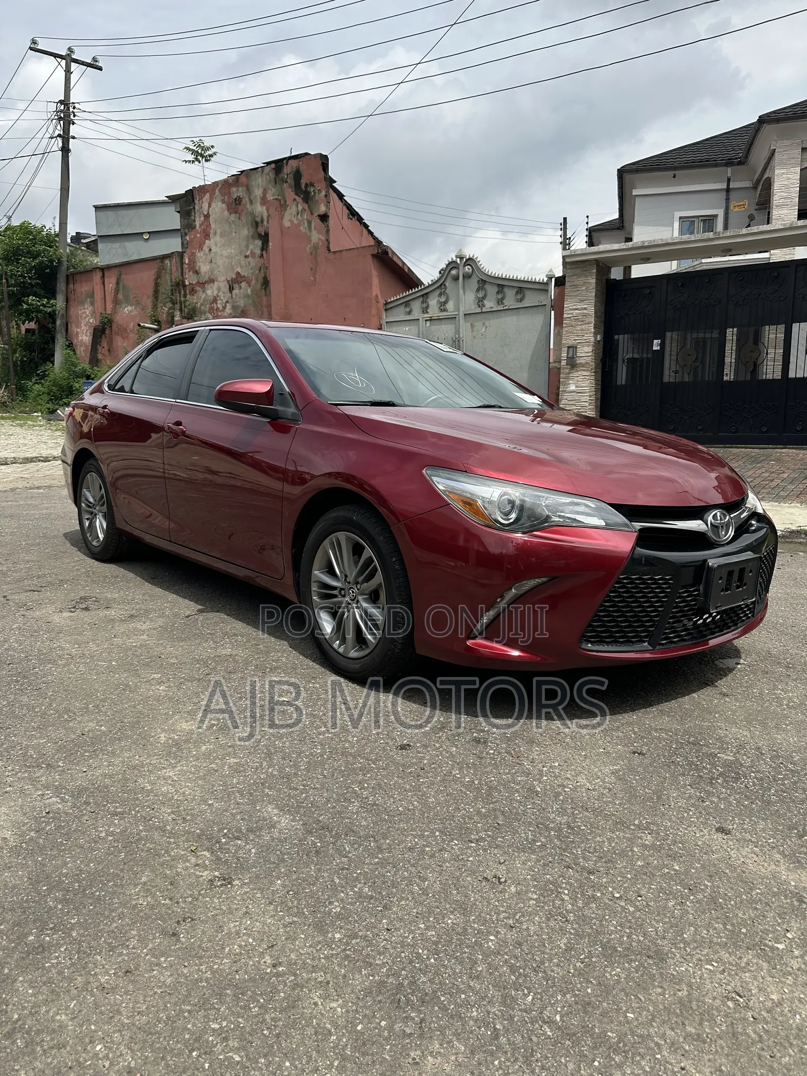 Toyota Camry SE 4dr Sedan (2.5L 4cyl 6A) 2015 Red