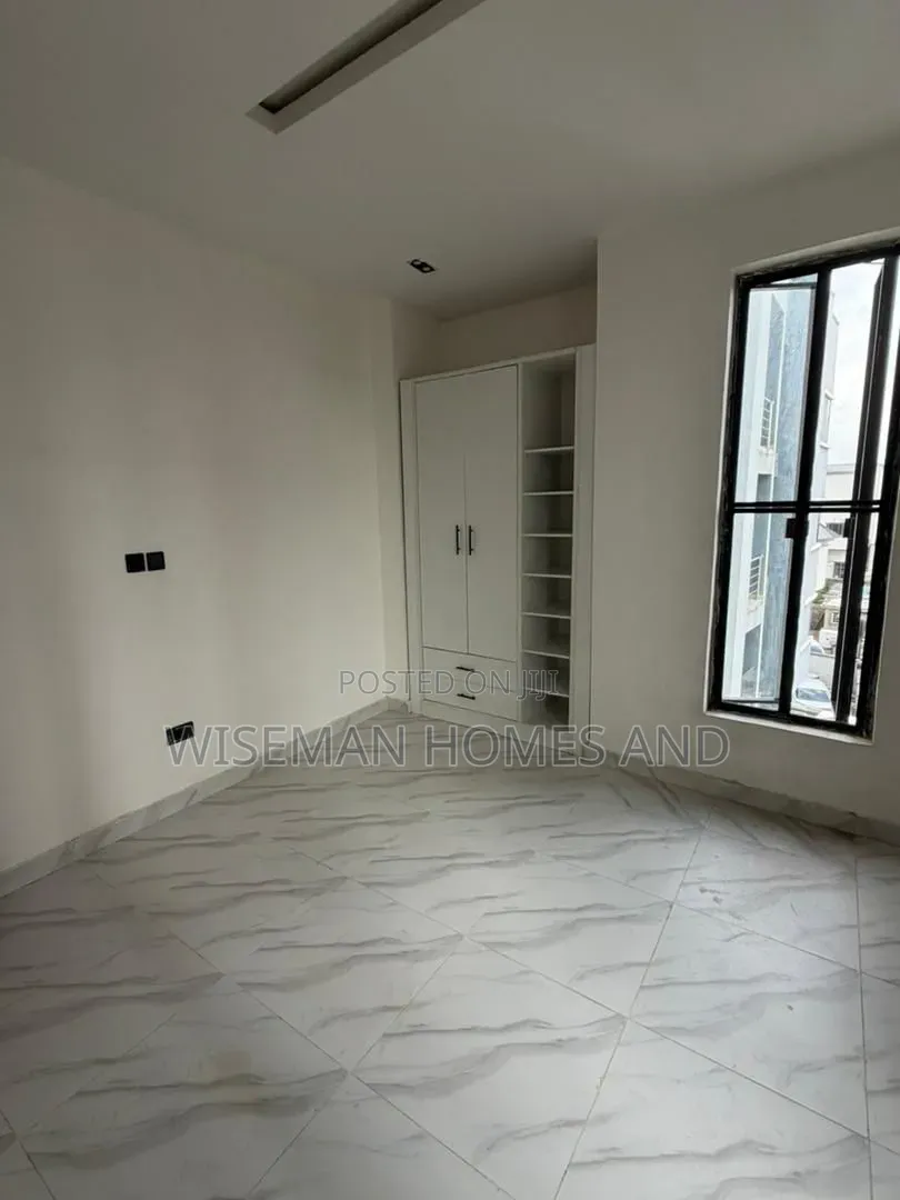 2bdrm Apartment in Ologolo Lekki for rent
