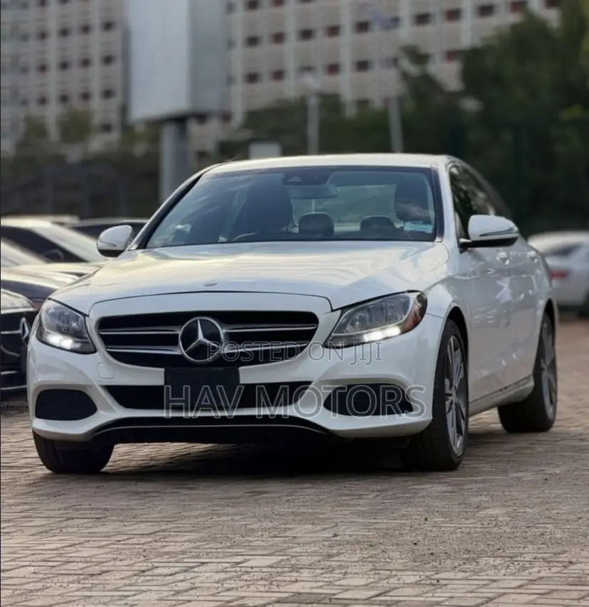 Mercedes-Benz C300 Luxury Sedan RWD (2.0L 4cyl 7A) 2016 White