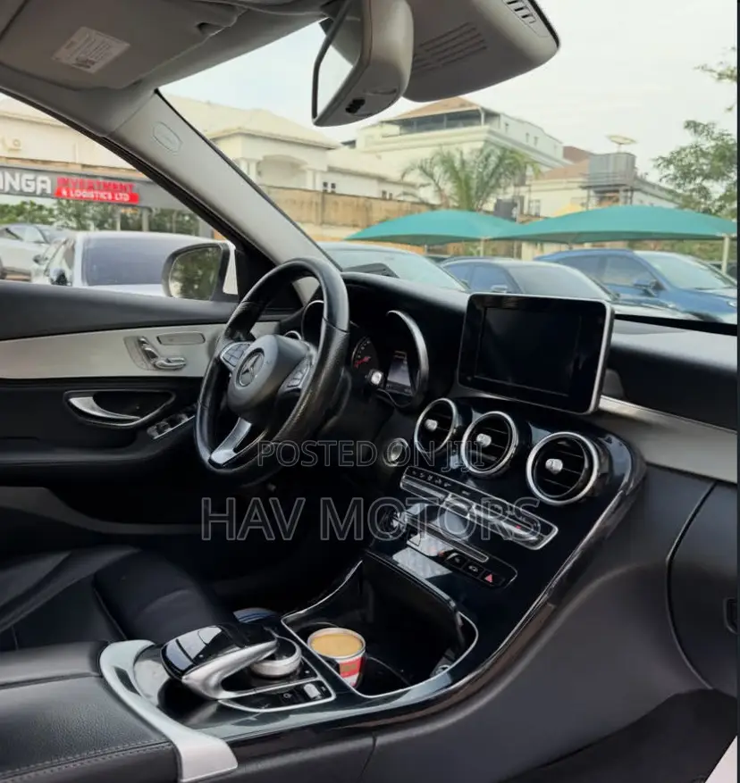 Mercedes-Benz C300 Luxury Sedan RWD (2.0L 4cyl 7A) 2016 White