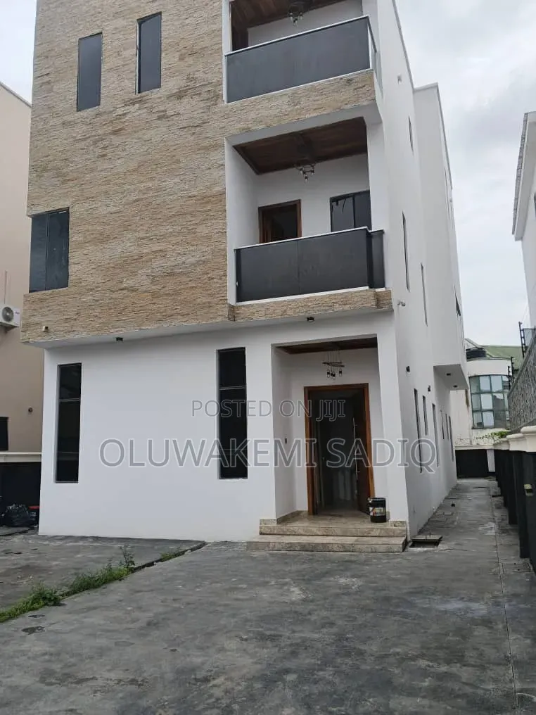 5bdrm Duplex in Ikeja Gra for rent