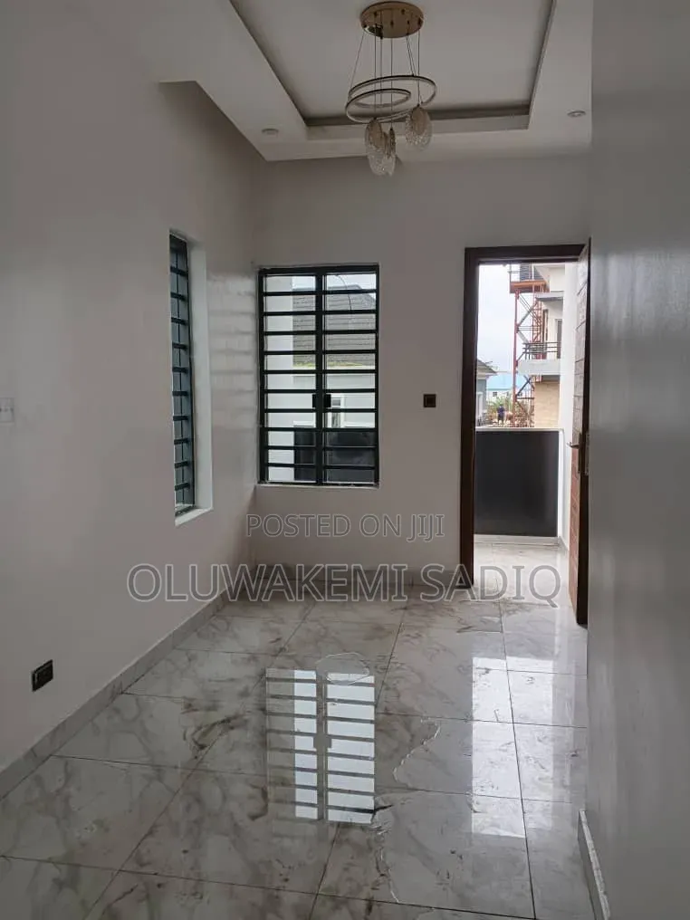 5bdrm Duplex in Ikeja Gra for rent