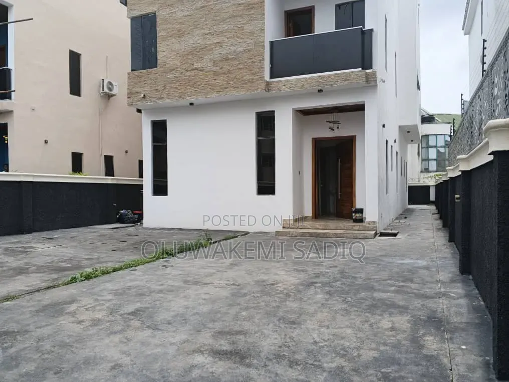 5bdrm Duplex in Ikeja Gra for rent