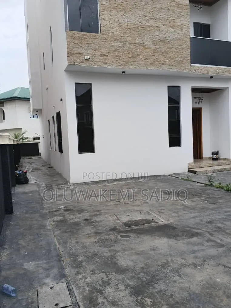 5bdrm Duplex in Ikeja Gra for rent
