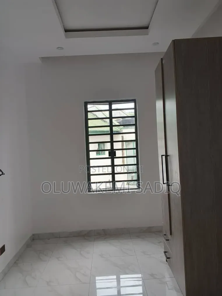 5bdrm Duplex in Ikeja Gra for rent