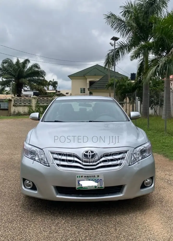 Toyota Camry 2010 Silver