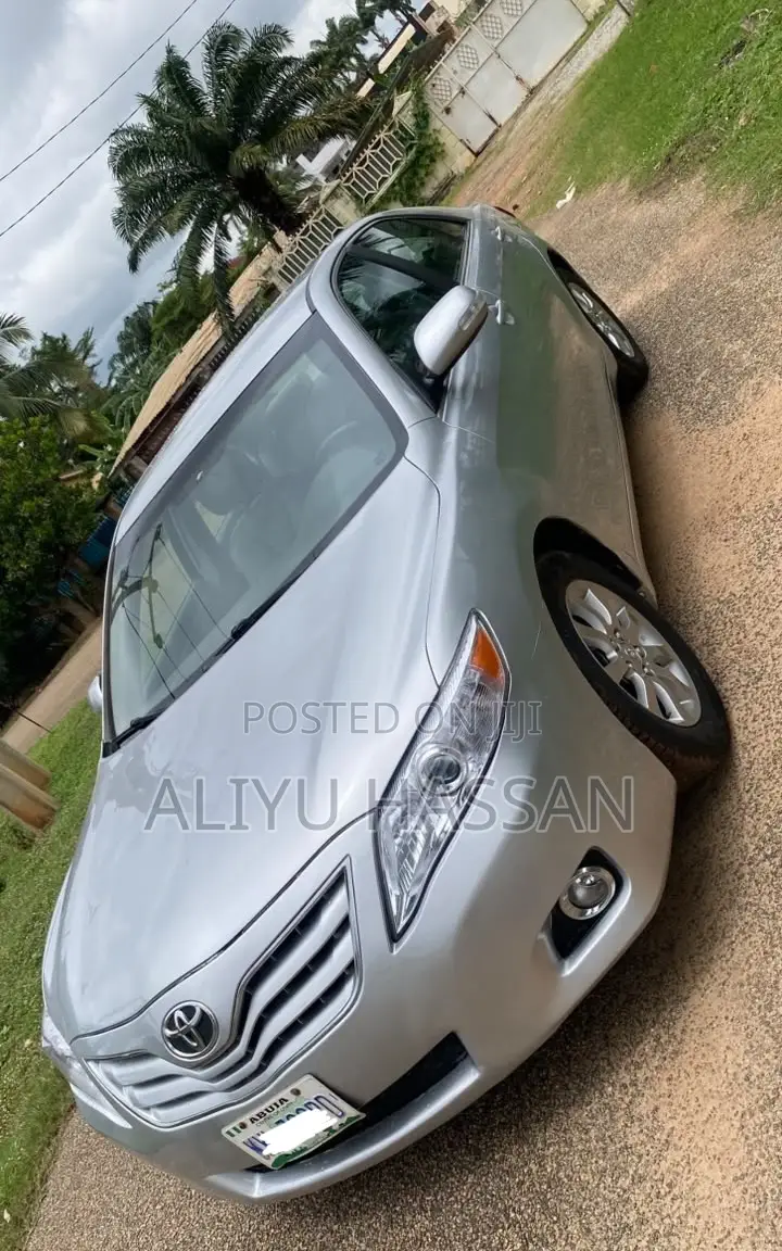 Toyota Camry 2010 Silver