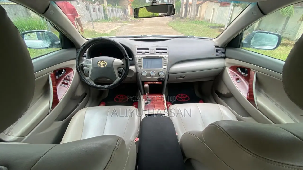 Toyota Camry 2010 Silver