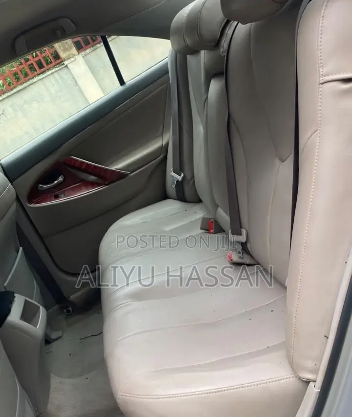 Toyota Camry 2010 Silver
