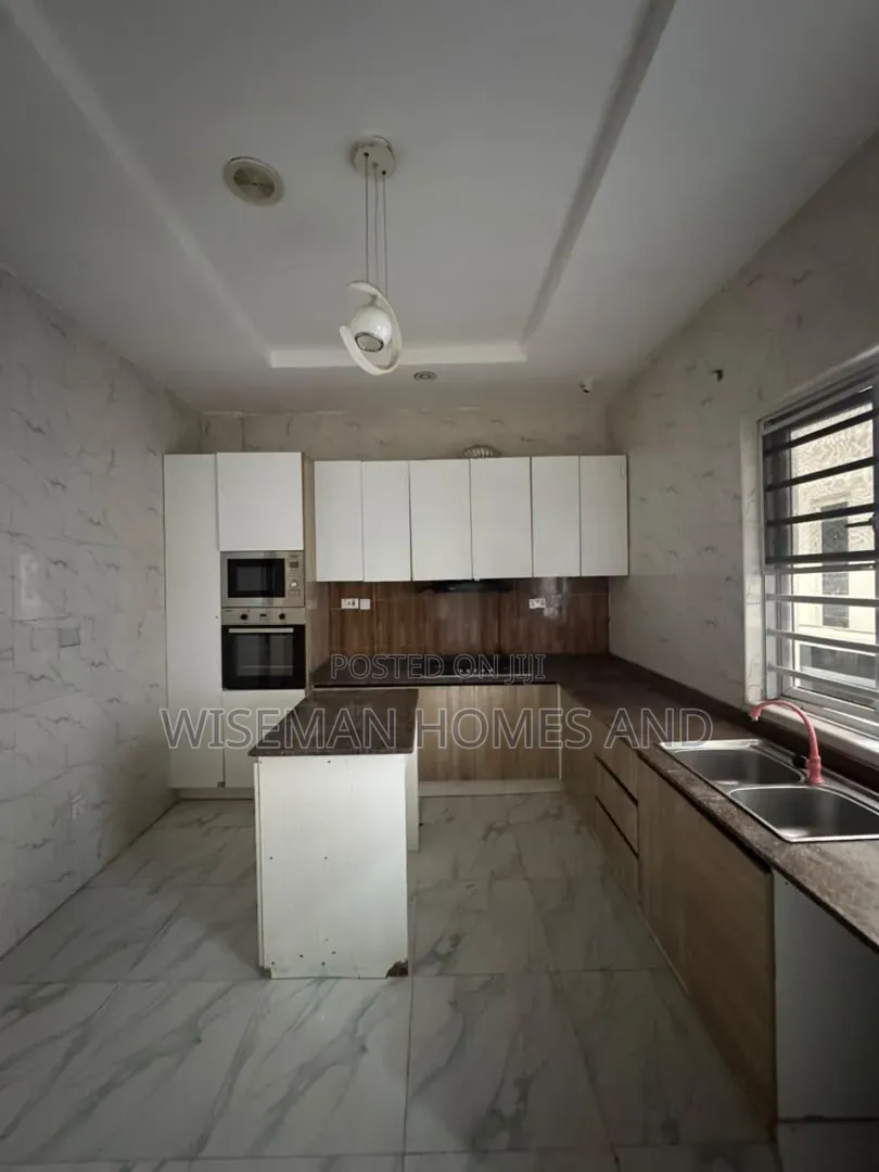 4bdrm Duplex in Orchid Road Lekki for rent