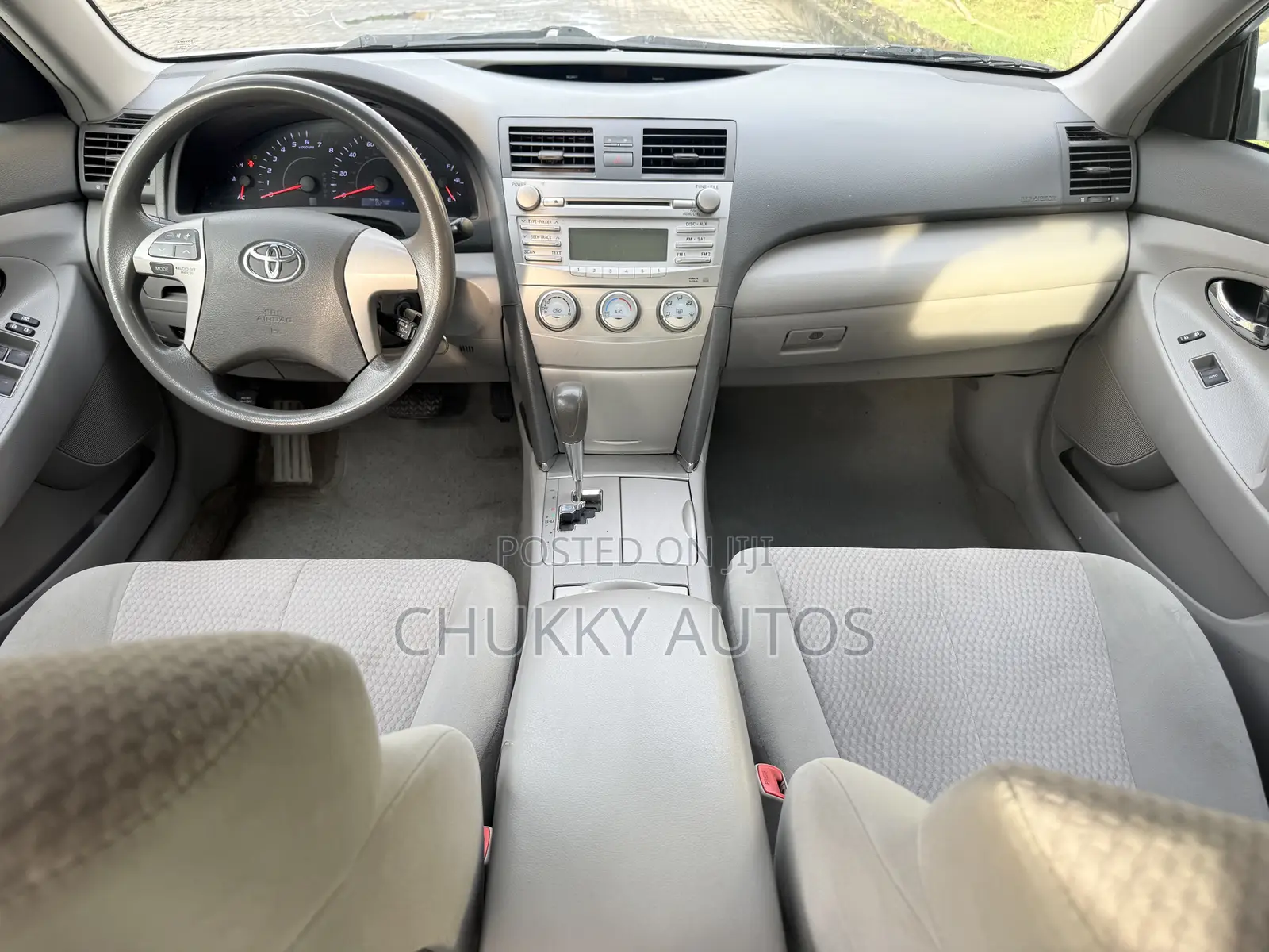 Toyota Camry LE 4dr Sedan (2.5L 4cyl 6A) 2011 Silver