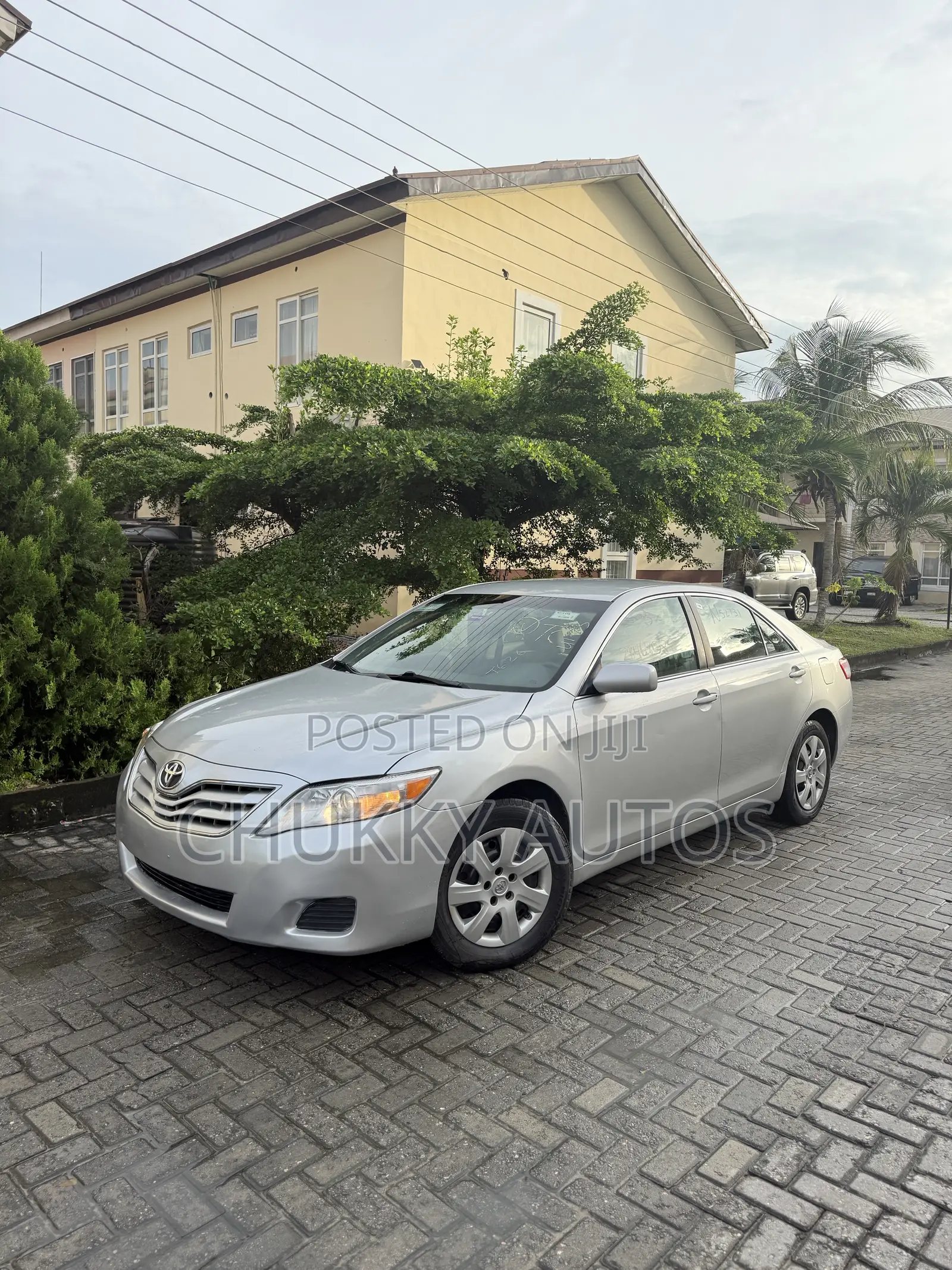 Toyota Camry LE 4dr Sedan (2.5L 4cyl 6A) 2011 Silver