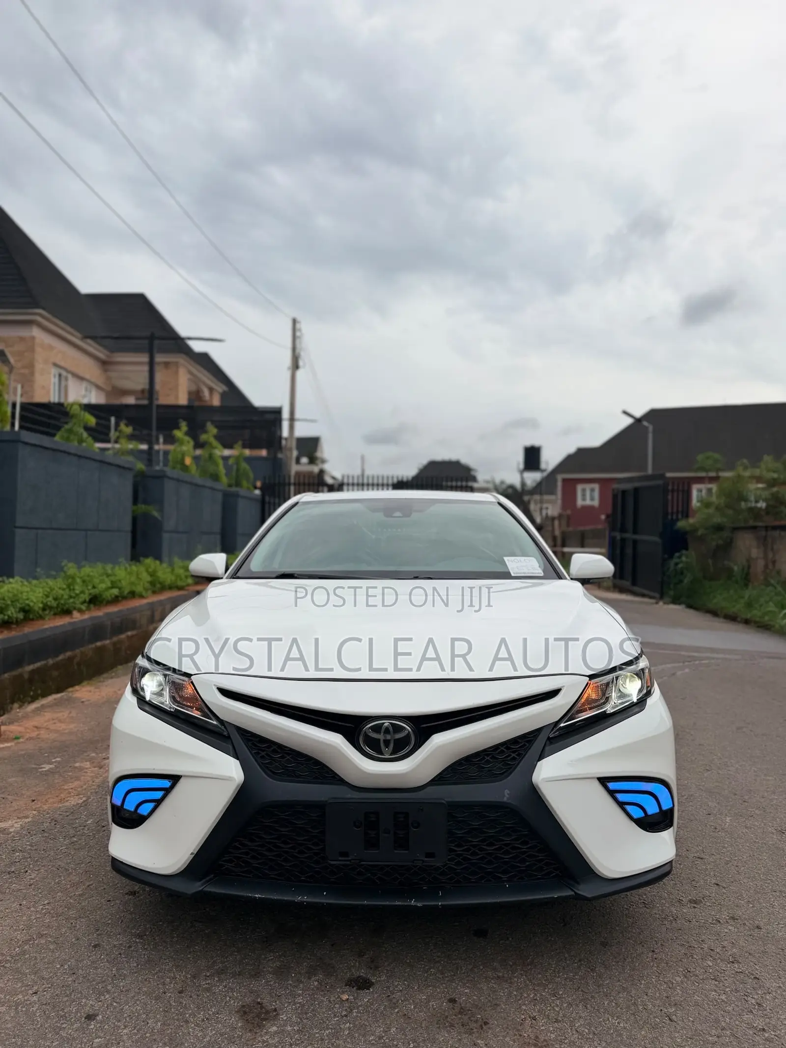 Toyota Camry SE FWD 2020 White