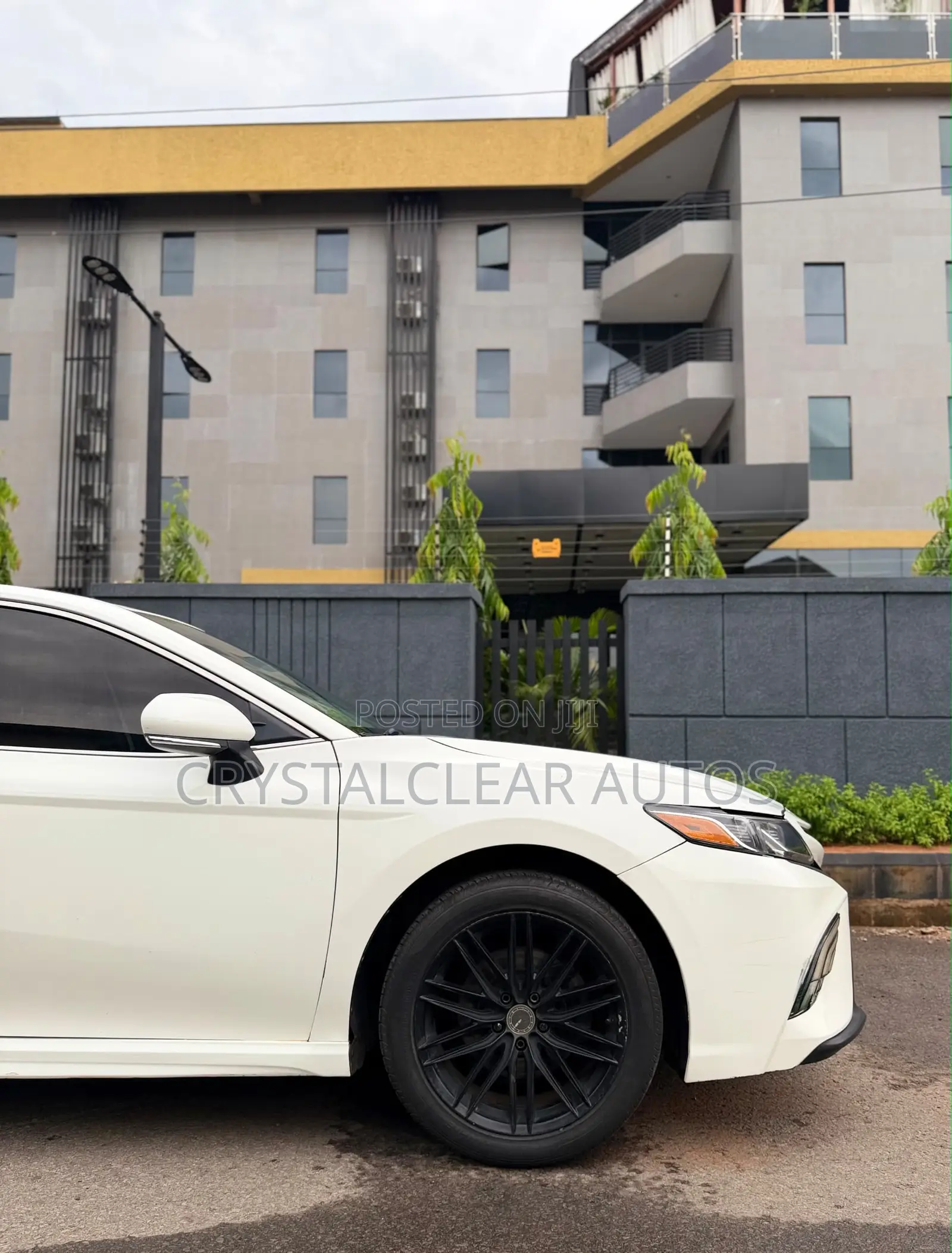 Toyota Camry SE FWD 2020 White